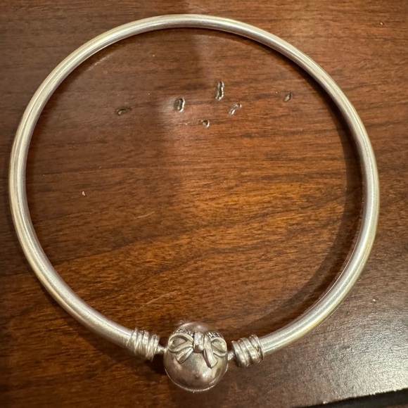 Pandora limited edition discontinued Dainty Bow Bangle size 21 - Picture 3 of 8